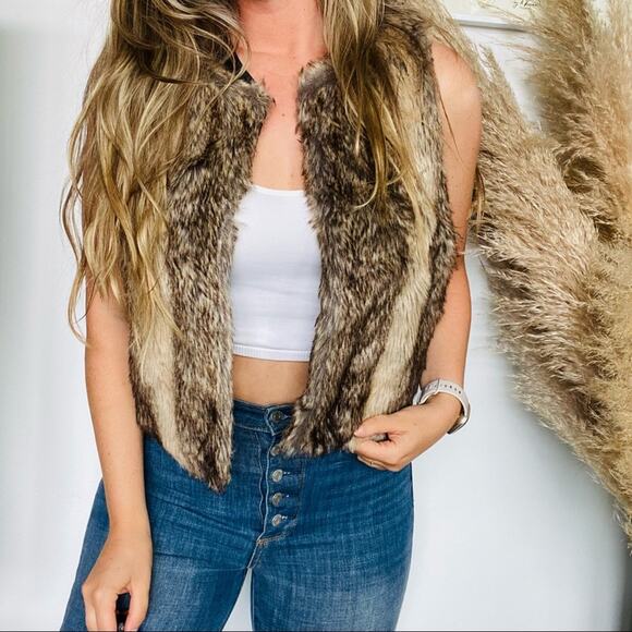 3/$20 MOSSIMO TARGET Brown Tan Cream Faux Vegan Fur Open Cozy Fall Layering Vest - Picture 1 of 9